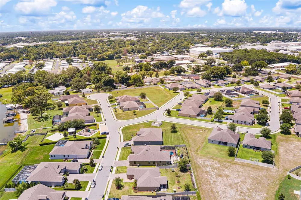 444 LAKE VIEW WAY Auburndale, FL 33823