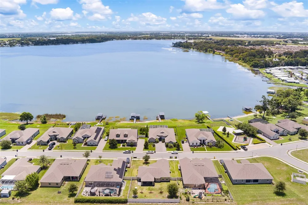 444 LAKE VIEW WAY Auburndale, FL 33823