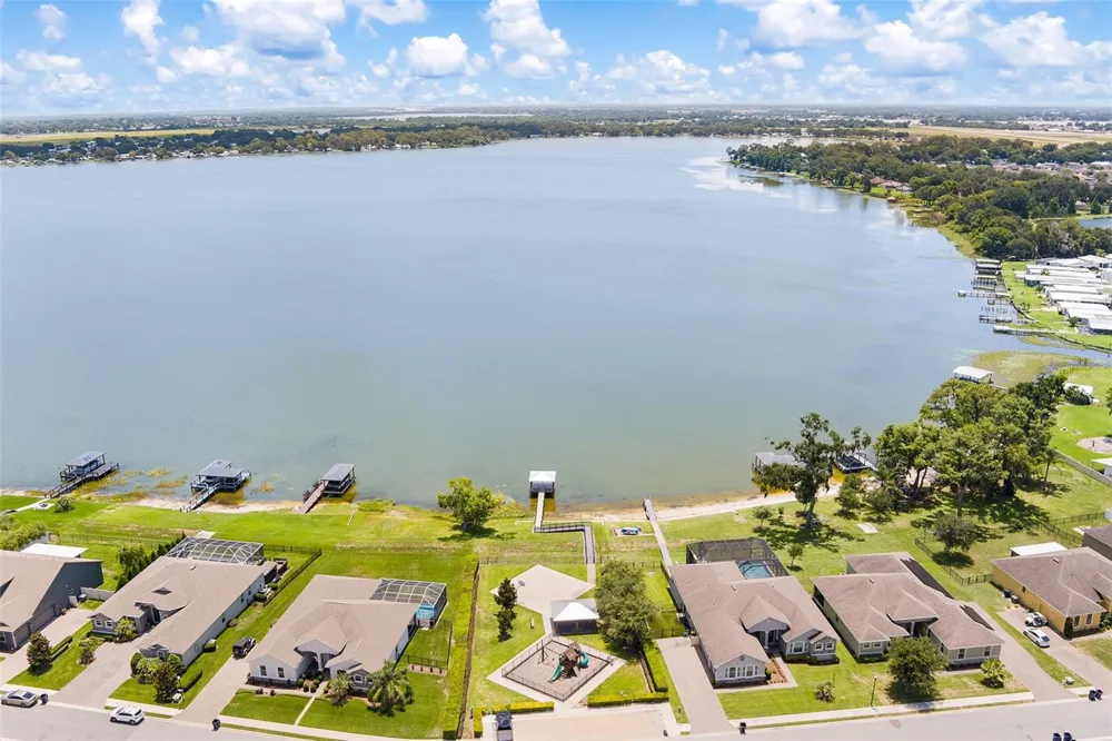 444 LAKE VIEW WAY Auburndale, FL 33823