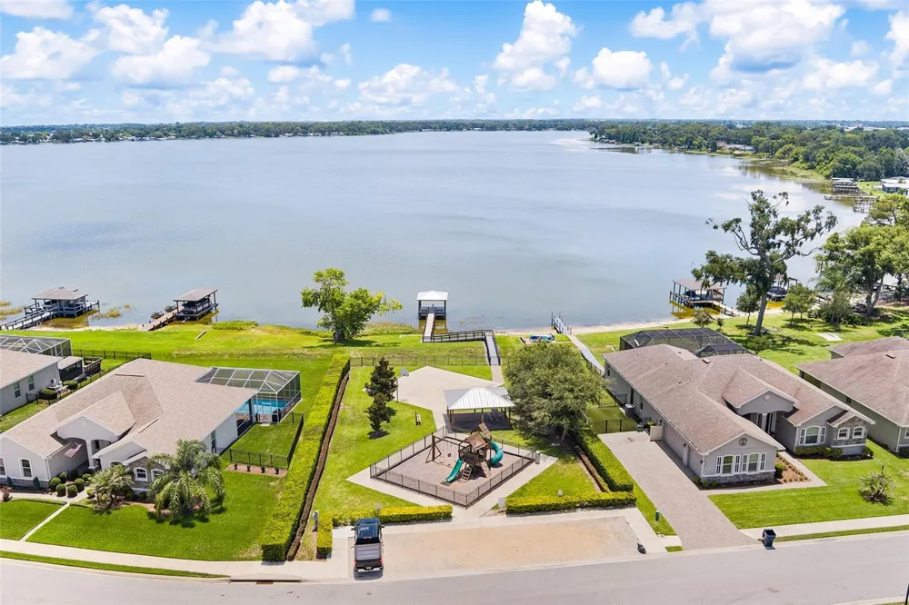 444 LAKE VIEW WAY Auburndale, FL 33823