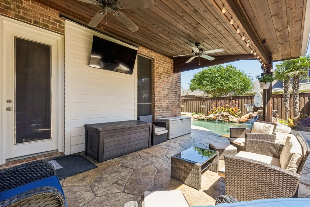 2803 Deerhurst Drive Highland Village, TX 75077