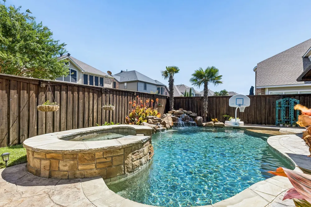 2803 Deerhurst Drive Highland Village, TX 75077