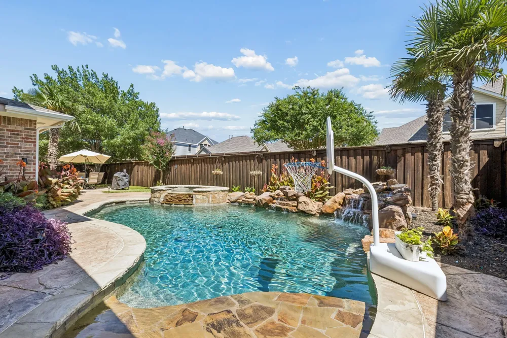 2803 Deerhurst Drive Highland Village, TX 75077