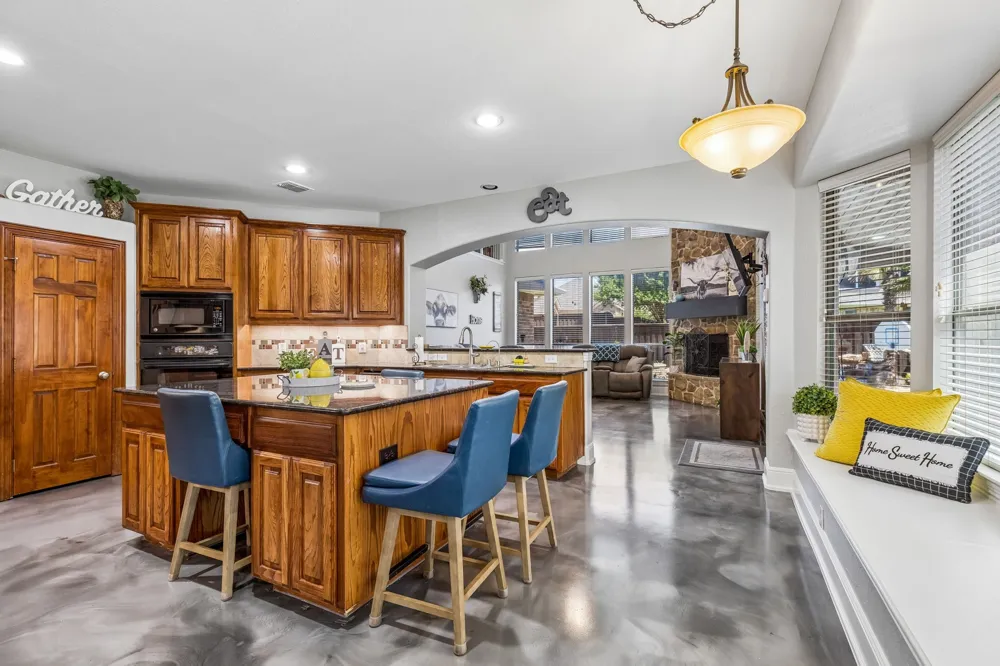 2803 Deerhurst Drive Highland Village, TX 75077