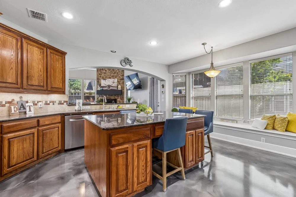 2803 Deerhurst Drive Highland Village, TX 75077