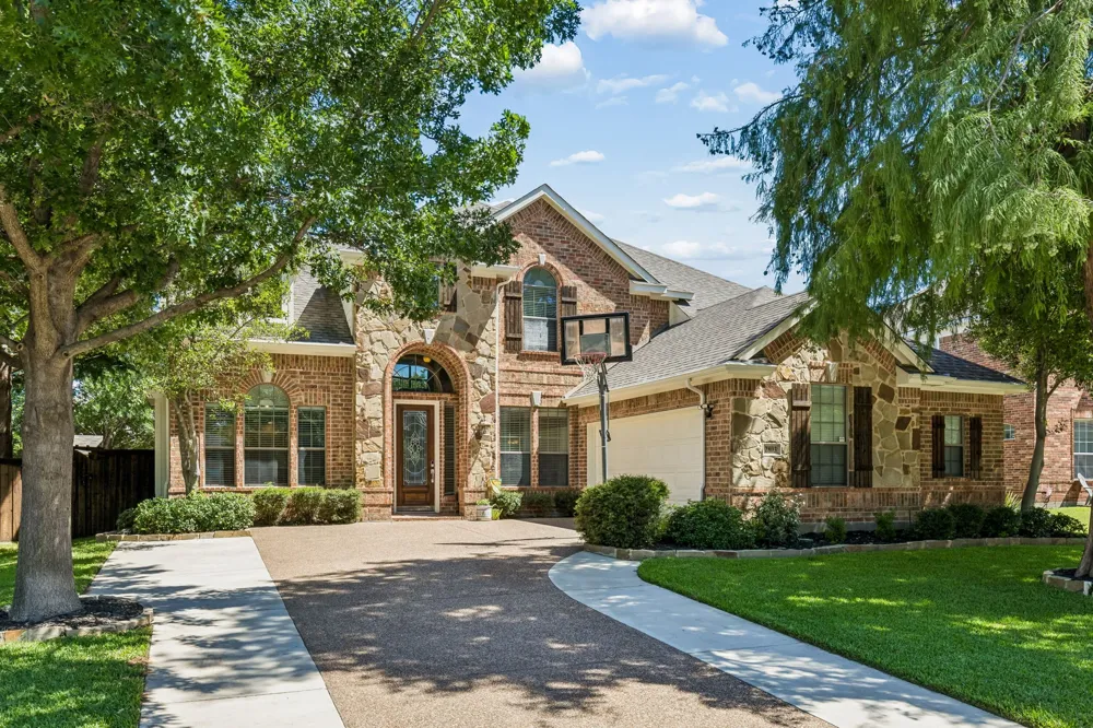 2803 Deerhurst Drive Highland Village, TX 75077