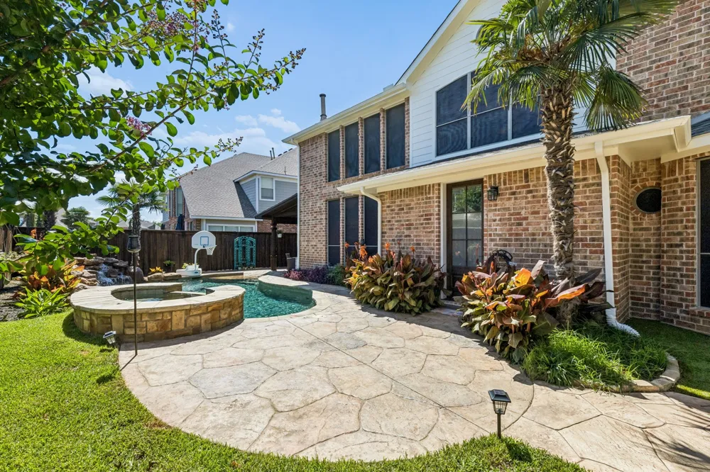 2803 Deerhurst Drive Highland Village, TX 75077