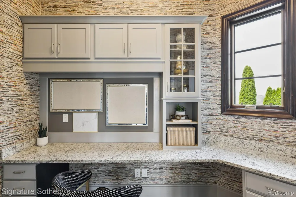 4911 Pinnacle Boulevard Oakland Charter Township, MI 48306
