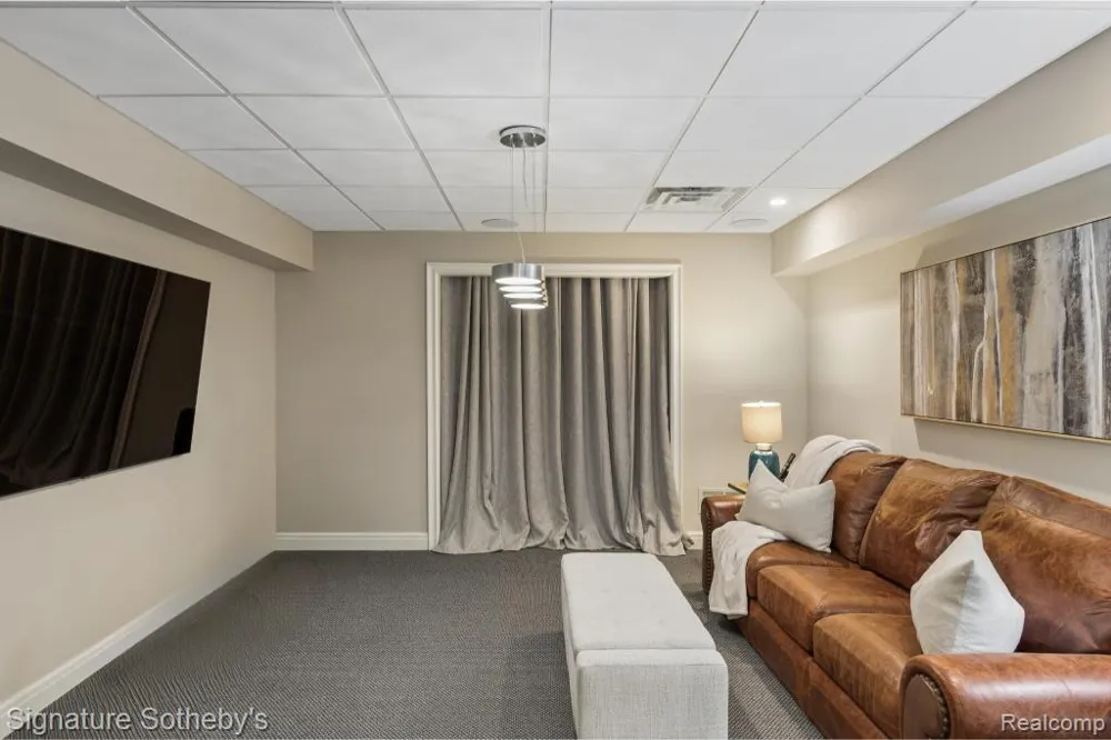 4911 Pinnacle Boulevard Oakland Charter Township, MI 48306
