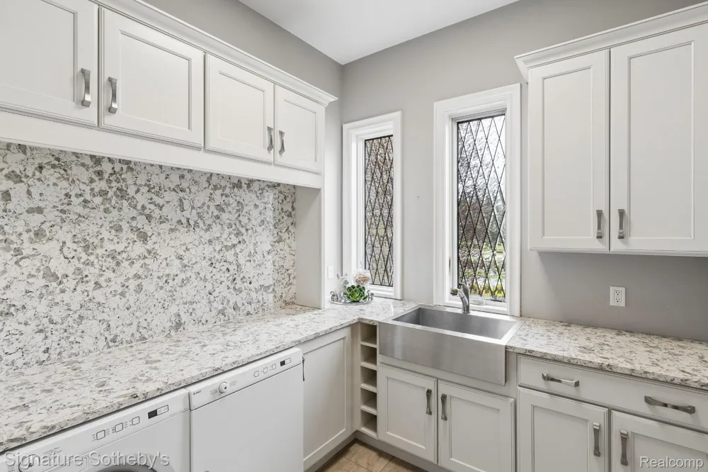 4911 Pinnacle Boulevard Oakland Charter Township, MI 48306