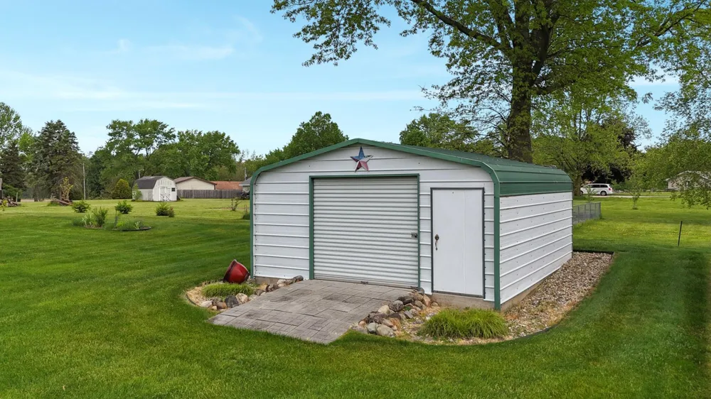 29390 Saddlebred Lane Dowagiac, MI 49047