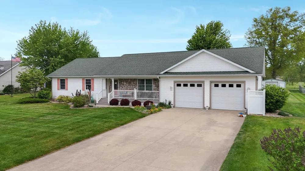 29390 Saddlebred Lane Dowagiac, MI 49047