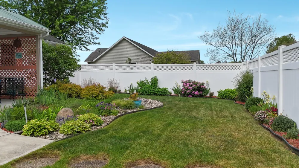 29390 Saddlebred Lane Dowagiac, MI 49047