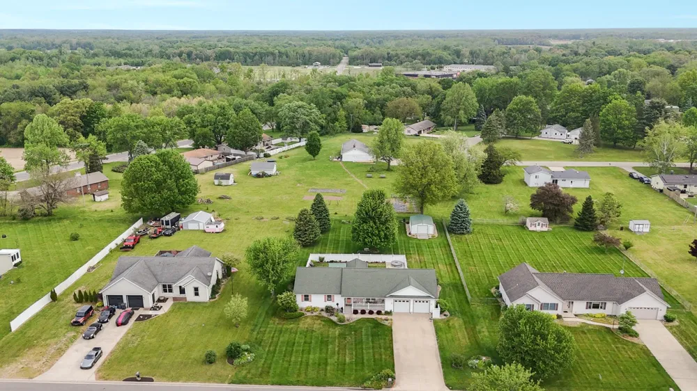 29390 Saddlebred Lane Dowagiac, MI 49047