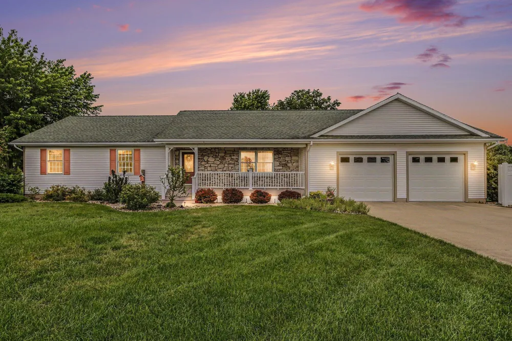 29390 Saddlebred Lane Dowagiac, MI 49047