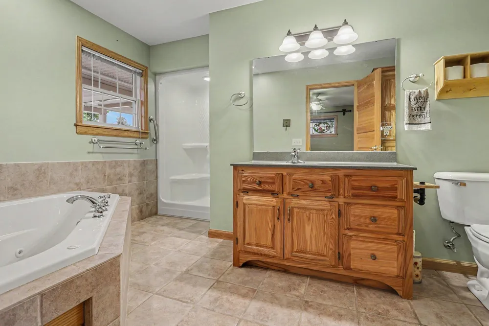 29390 Saddlebred Lane Dowagiac, MI 49047