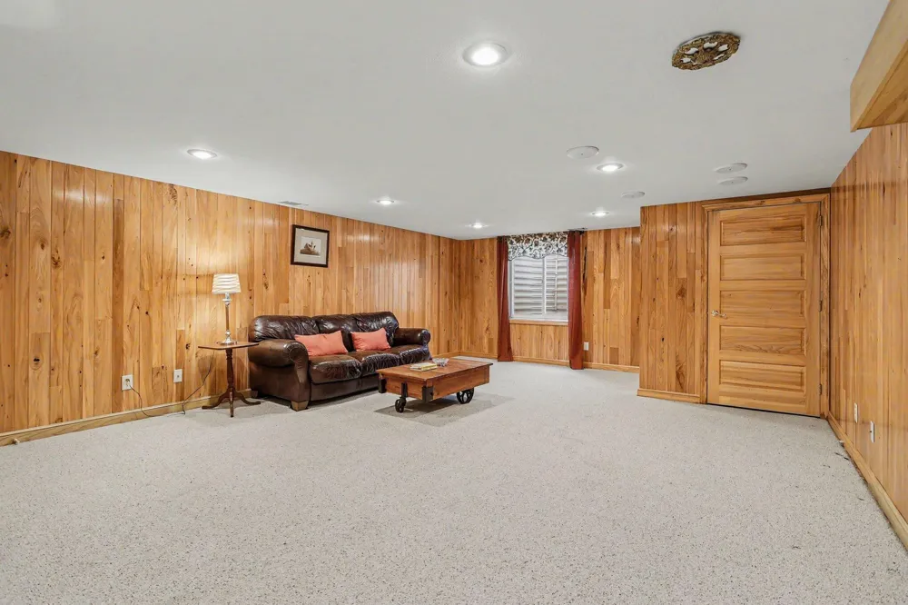 29390 Saddlebred Lane Dowagiac, MI 49047
