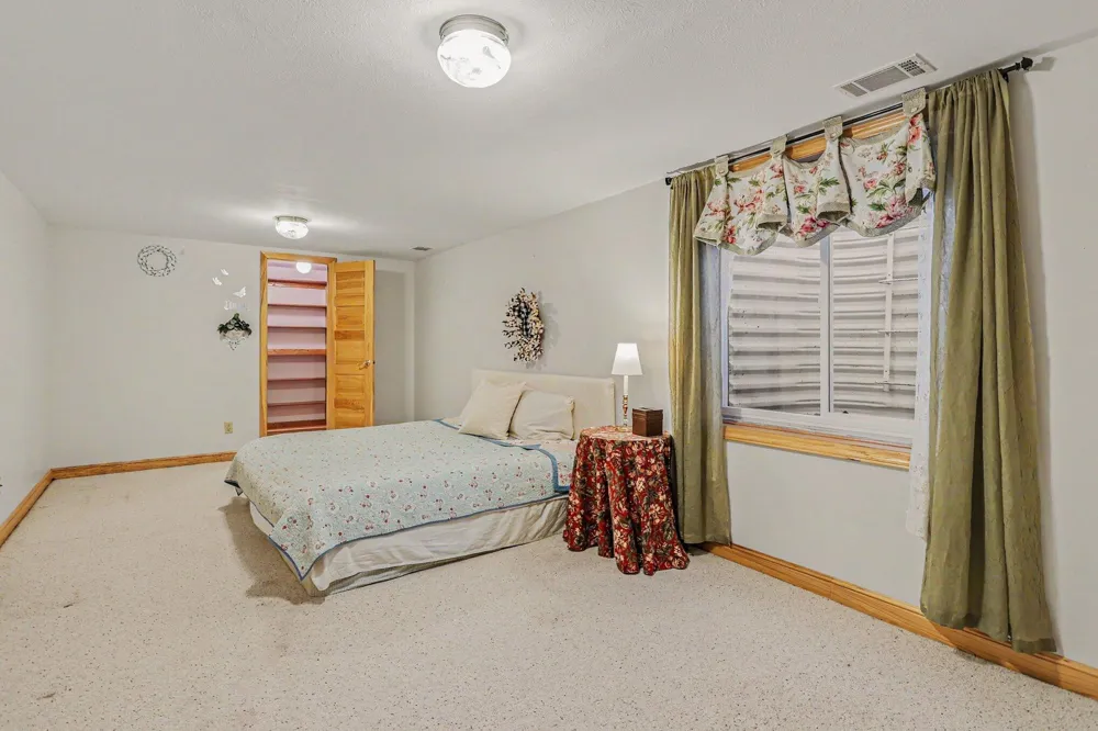 29390 Saddlebred Lane Dowagiac, MI 49047