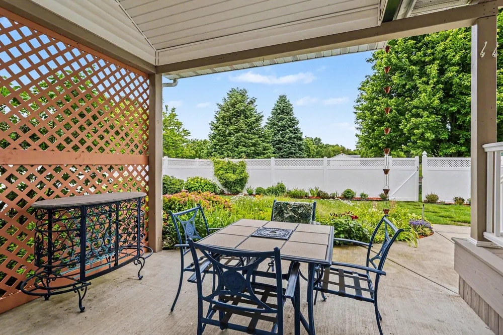 29390 Saddlebred Lane Dowagiac, MI 49047