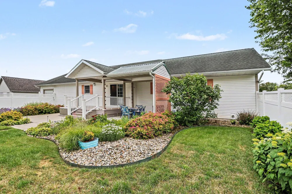 29390 Saddlebred Lane Dowagiac, MI 49047