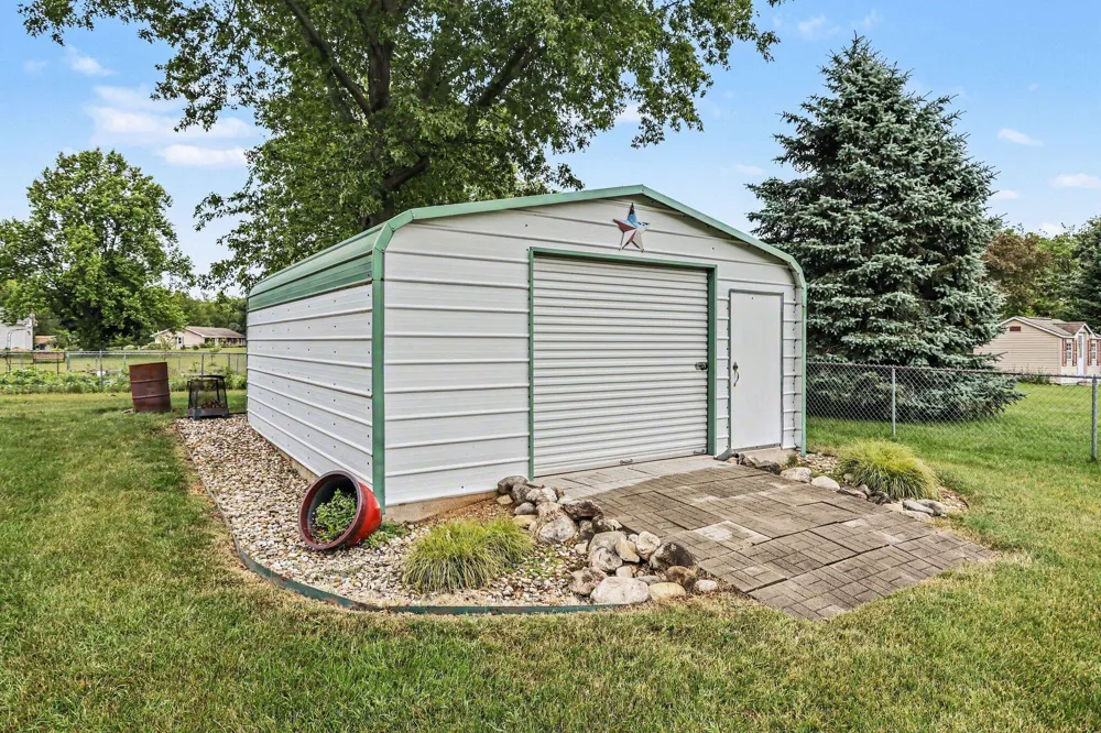 29390 Saddlebred Lane Dowagiac, MI 49047