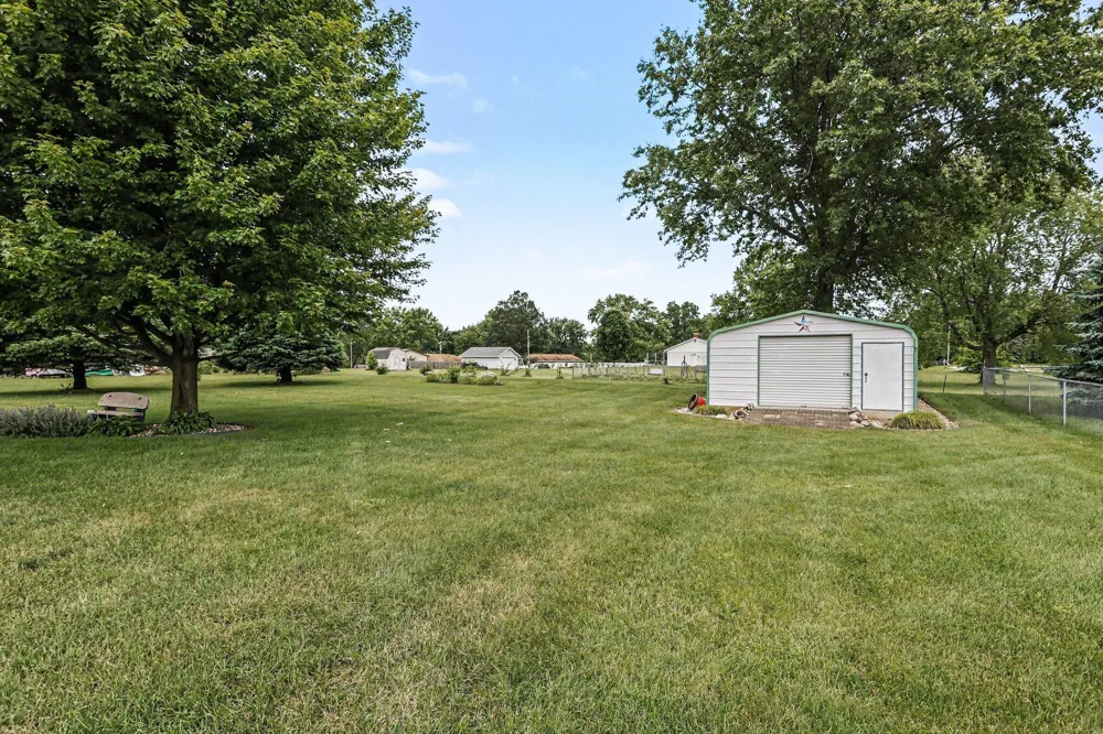 29390 Saddlebred Lane Dowagiac, MI 49047
