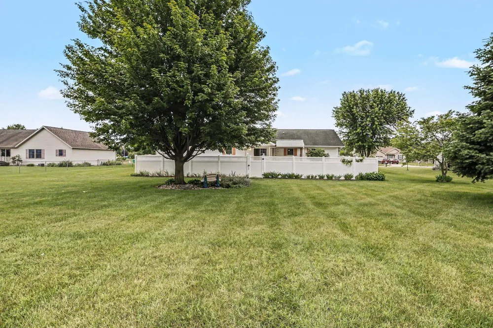 29390 Saddlebred Lane Dowagiac, MI 49047