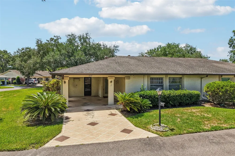 2017 HAMPSTEAD CIRCLE Sun City Center, FL 33573