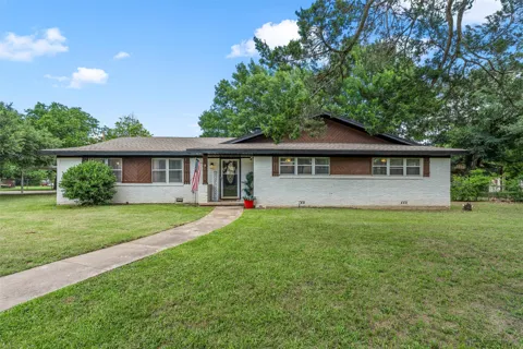 600 S Andrews Drive