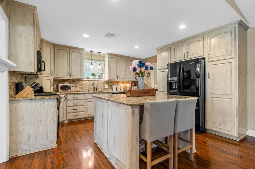 600 S Andrews Drive Robinson, TX 76706