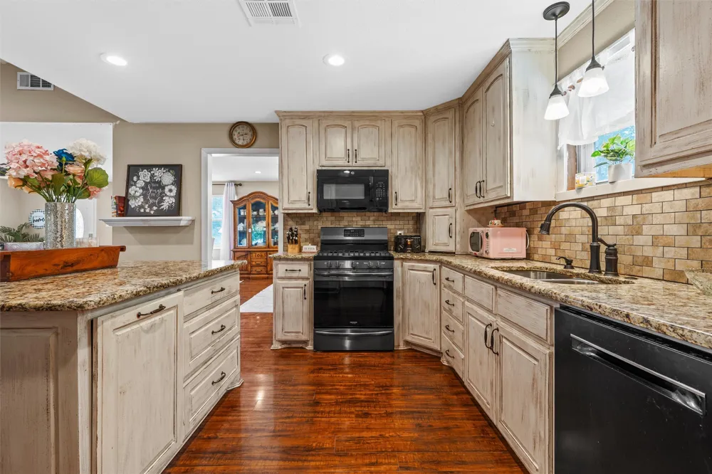 600 S Andrews Drive Robinson, TX 76706