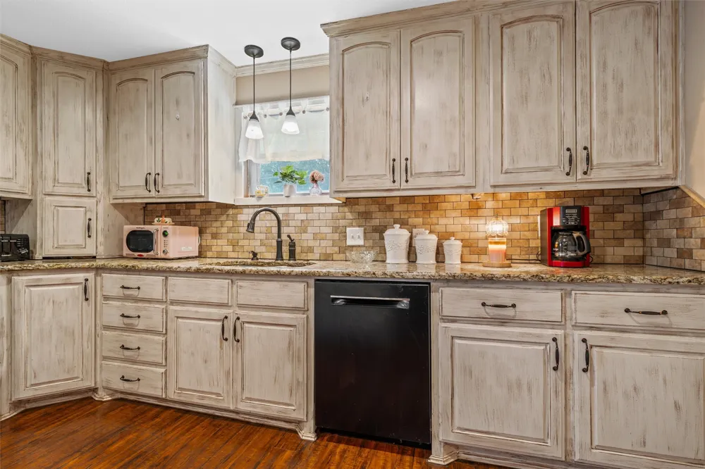 600 S Andrews Drive Robinson, TX 76706