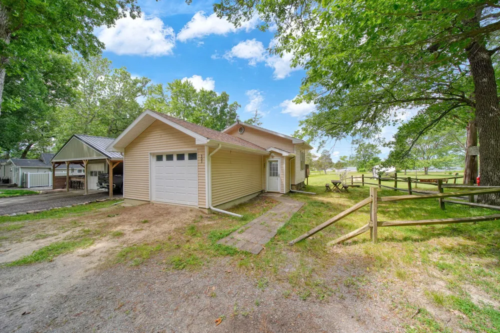 303 Cranberry Lake Road Jackson, MI 49201
