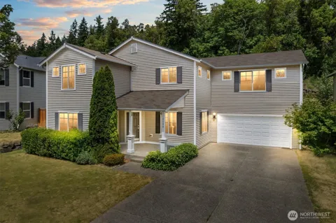1190 Swan Loop