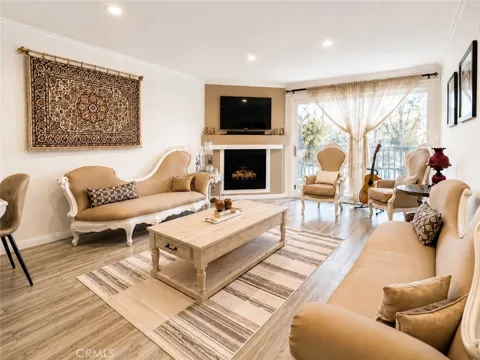 5565 Canoga Avenue #207