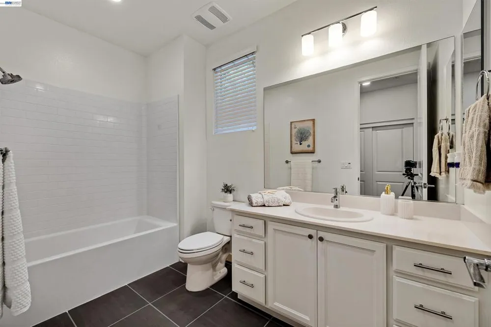 5885 Cadence Ave Dublin, CA 94568