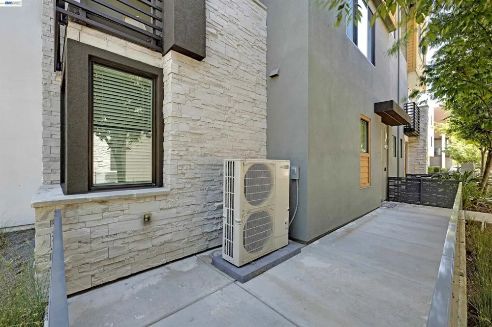 5885 Cadence Ave Dublin, CA 94568