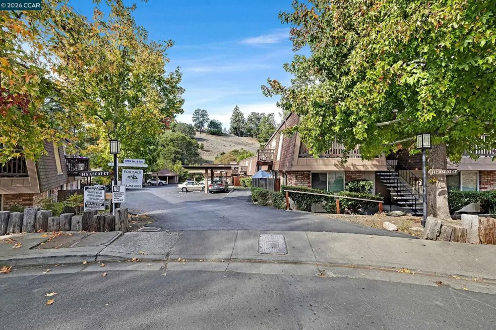 146 Ascot Ct #2 Moraga, CA 94556