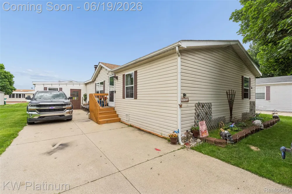 23207 fountain Clinton Charter Township, MI 48036