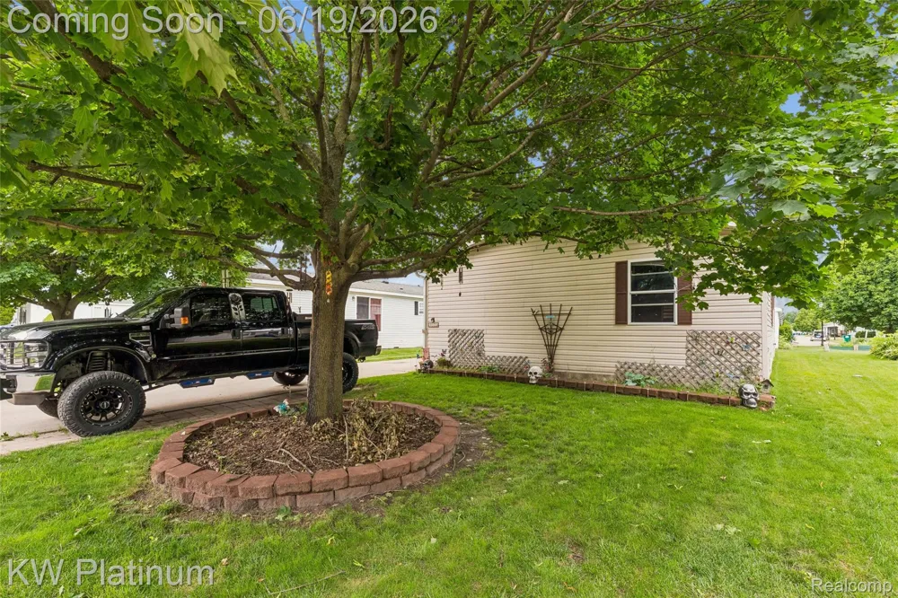 23207 fountain Clinton Charter Township, MI 48036