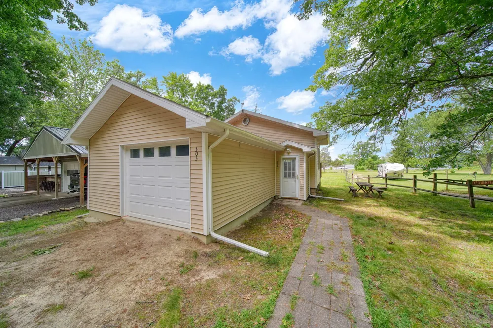303 Cranberry Lake Road Napoleon Township, MI 49201