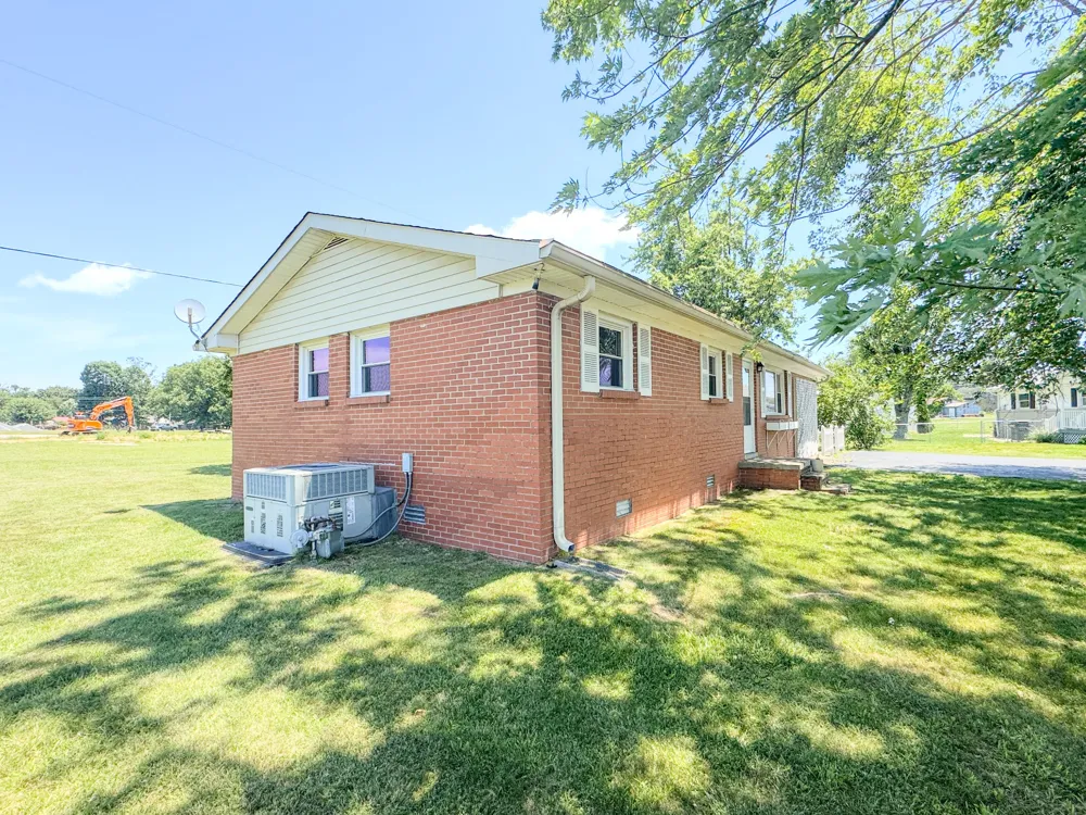 1204 Meadowlark Cir Lafayette, TN 37083