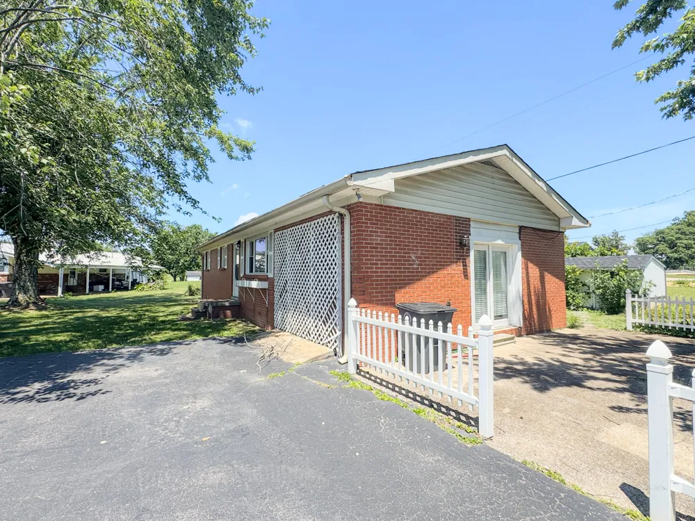 1204 Meadowlark Cir Lafayette, TN 37083