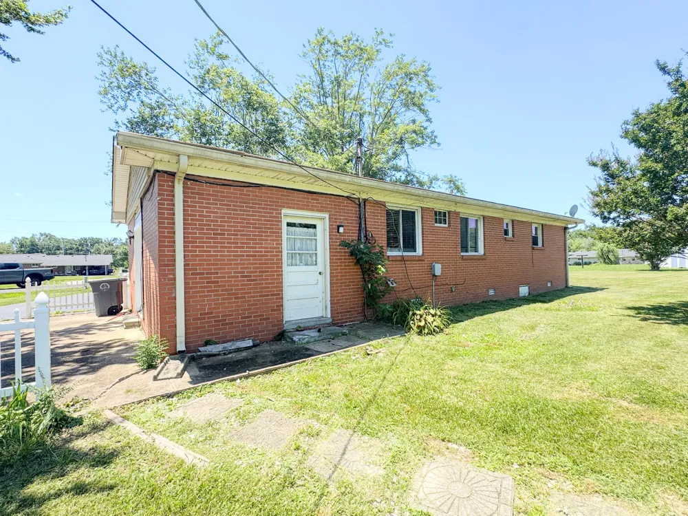 1204 Meadowlark Cir Lafayette, TN 37083