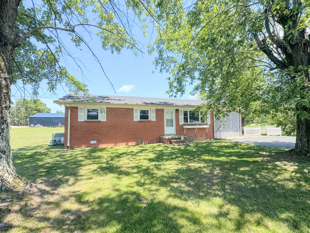 1204 Meadowlark Cir Lafayette, TN 37083