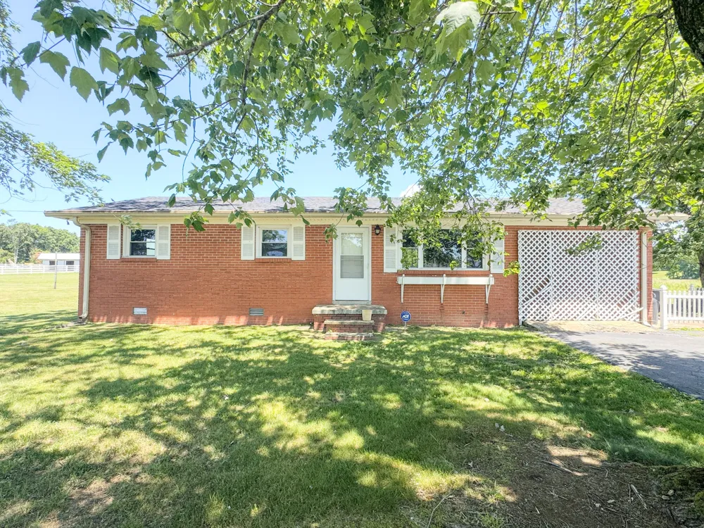 1204 Meadowlark Cir Lafayette, TN 37083