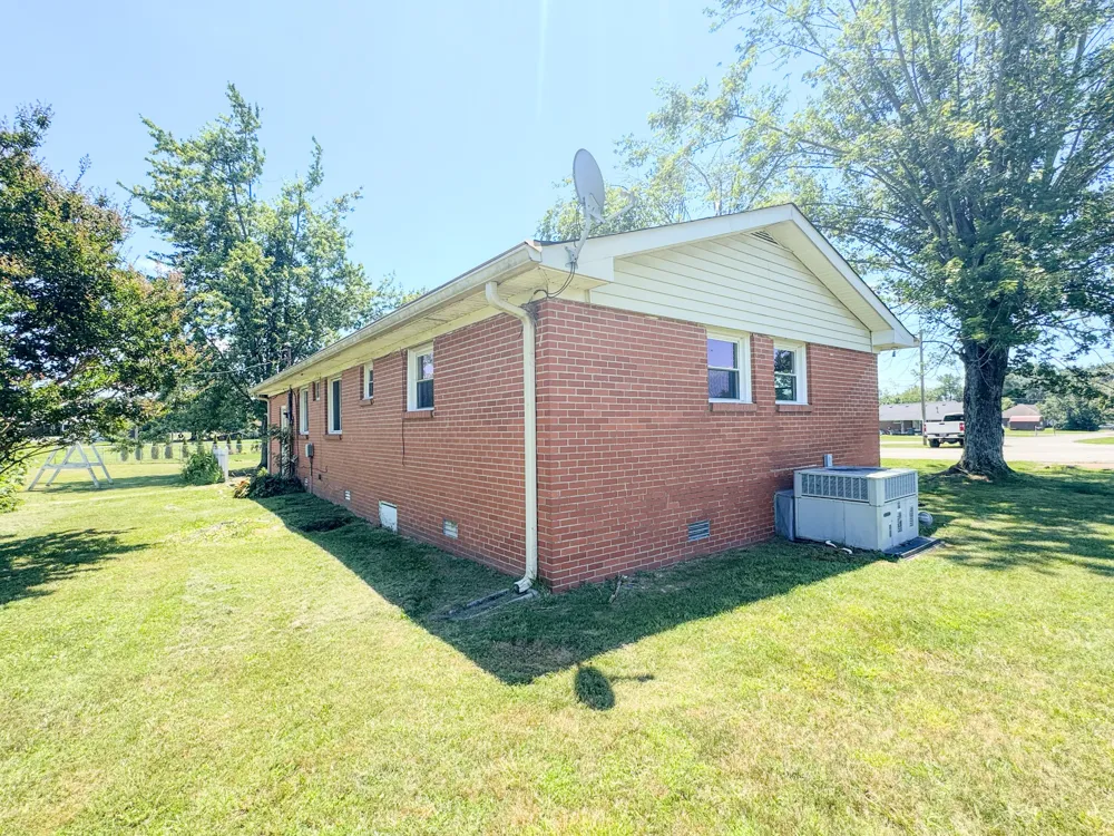 1204 Meadowlark Cir Lafayette, TN 37083