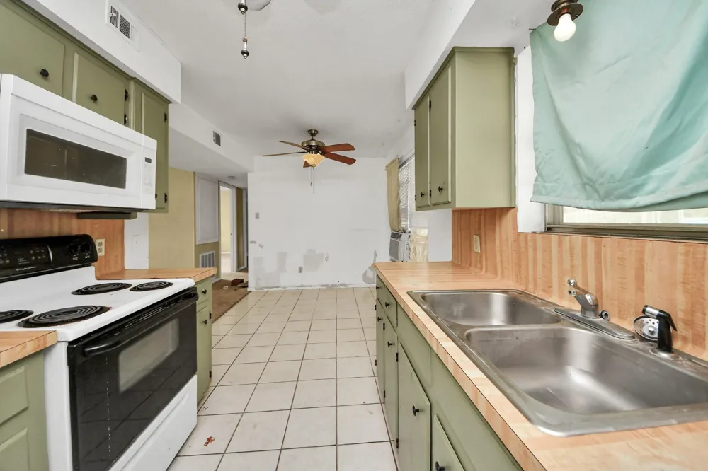 1301 Briarcliff Street Conroe, TX 77385