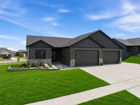 727 Towne Drive NE
