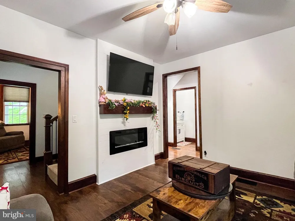 5309 LEHNENBERG ROAD Kintnersville, PA 18930